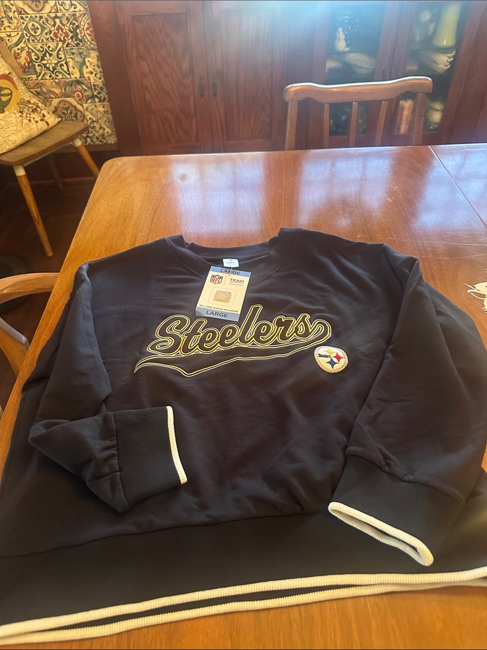 Super Soft NFL-Licensed Pittsburgh Steelers Black Crewneck Sweatshirt NWT